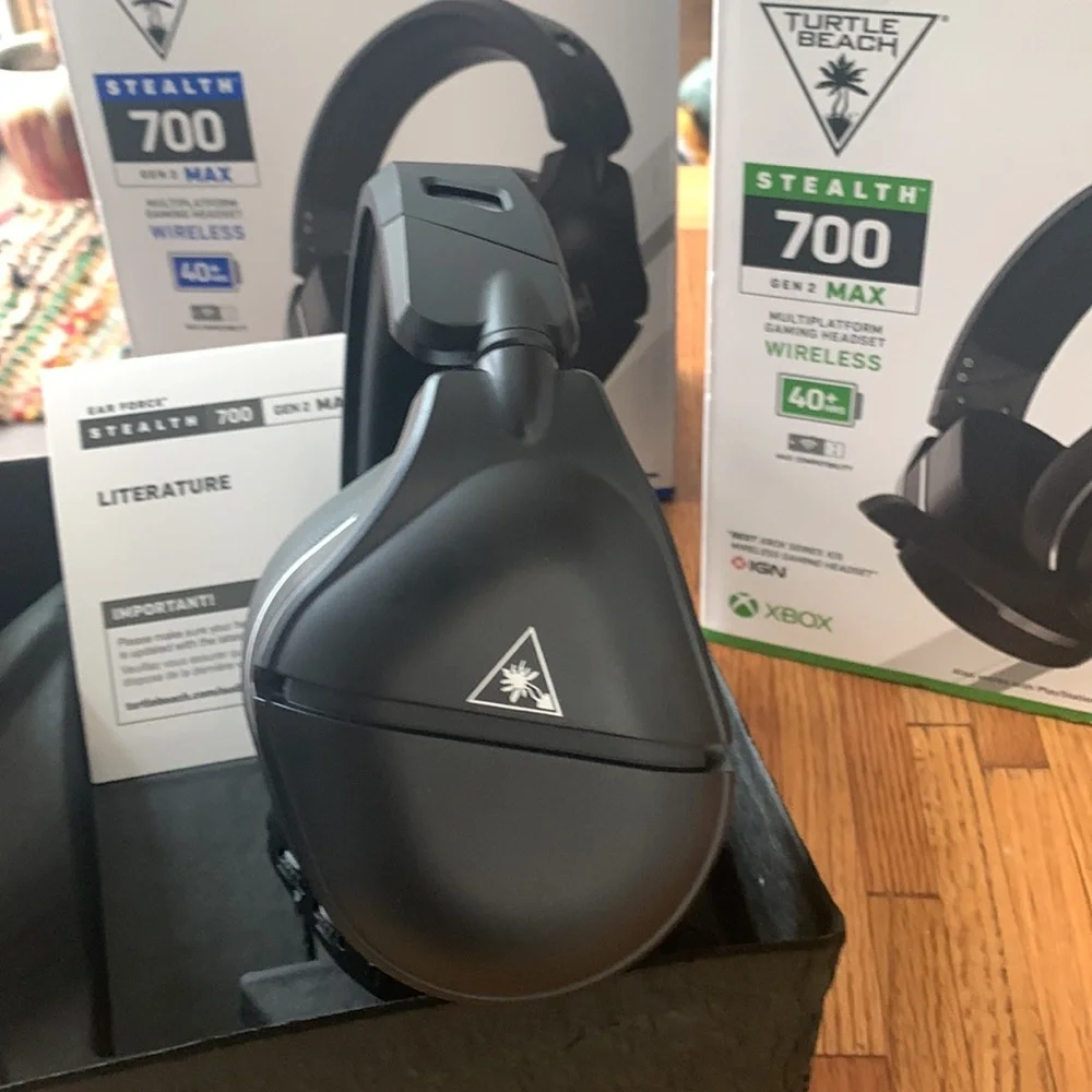 ** BRAND NEW NEVER USED** Turtle Beach Stealth 700 Gen 2 Bluetooth Playstation